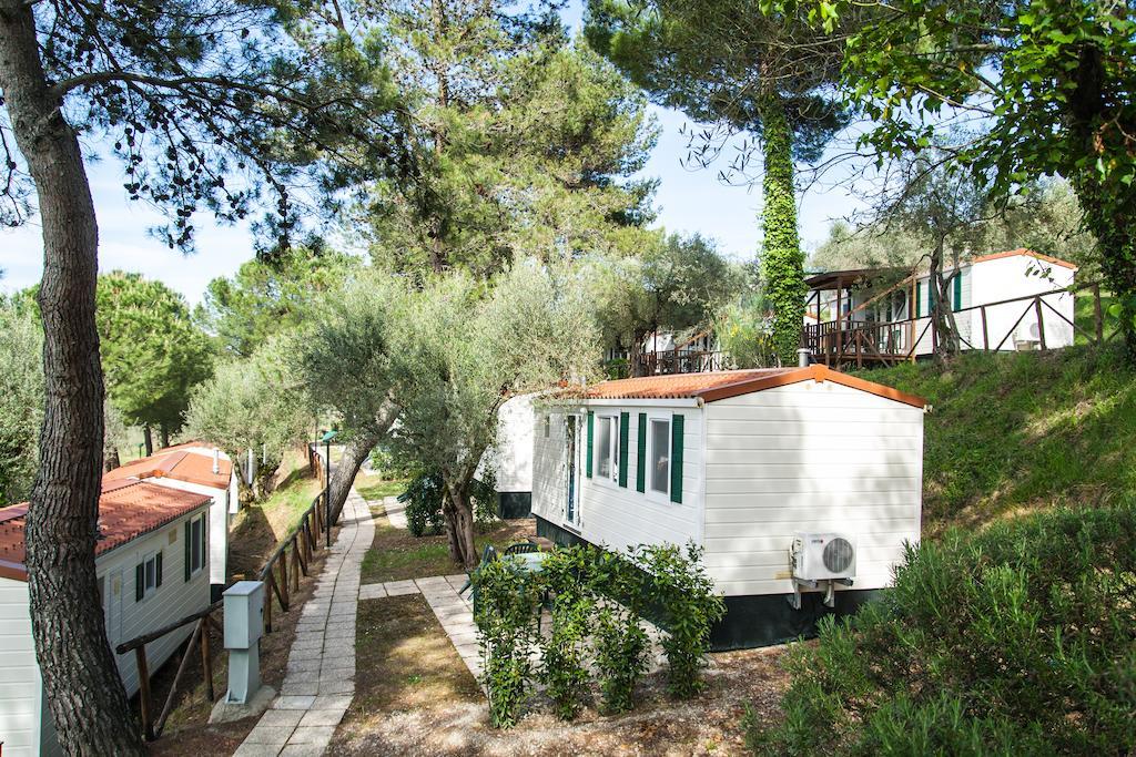 Cerquestra Camping Village Monte del Lago Pokoj fotografie