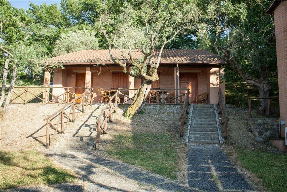 Cerquestra Camping Village Monte del Lago Exteriér fotografie