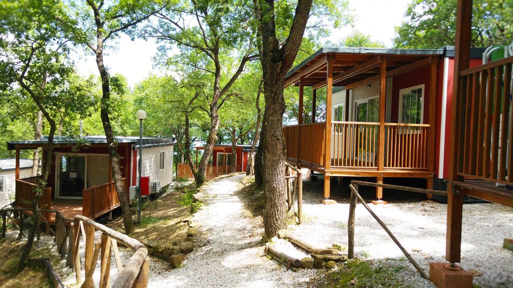 Cerquestra Camping Village Monte del Lago Exteriér fotografie