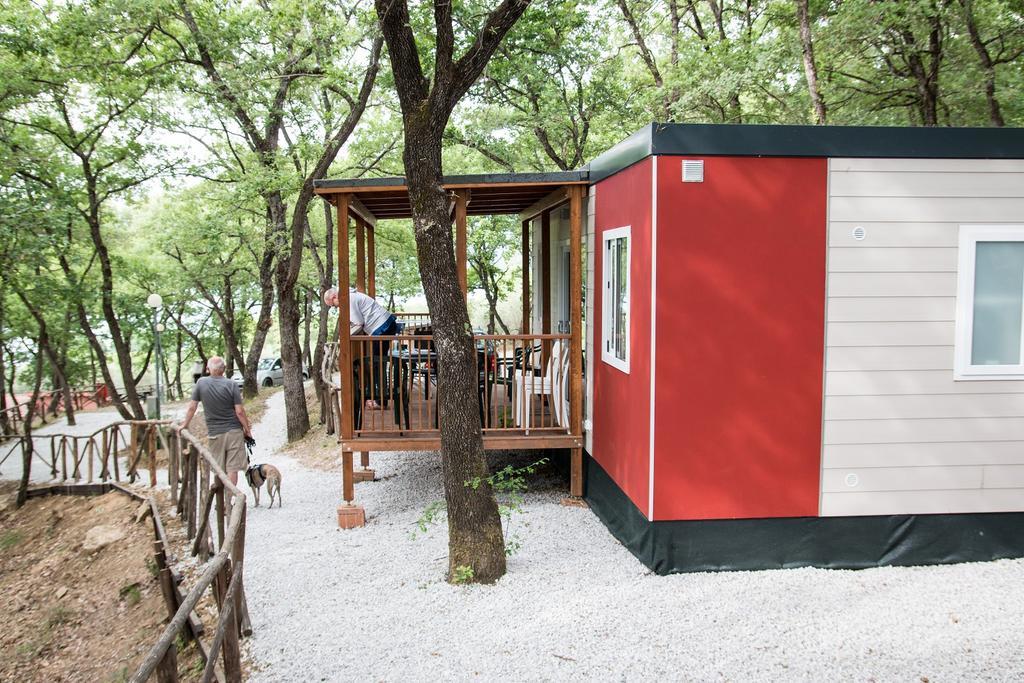 Cerquestra Camping Village Monte del Lago Exteriér fotografie