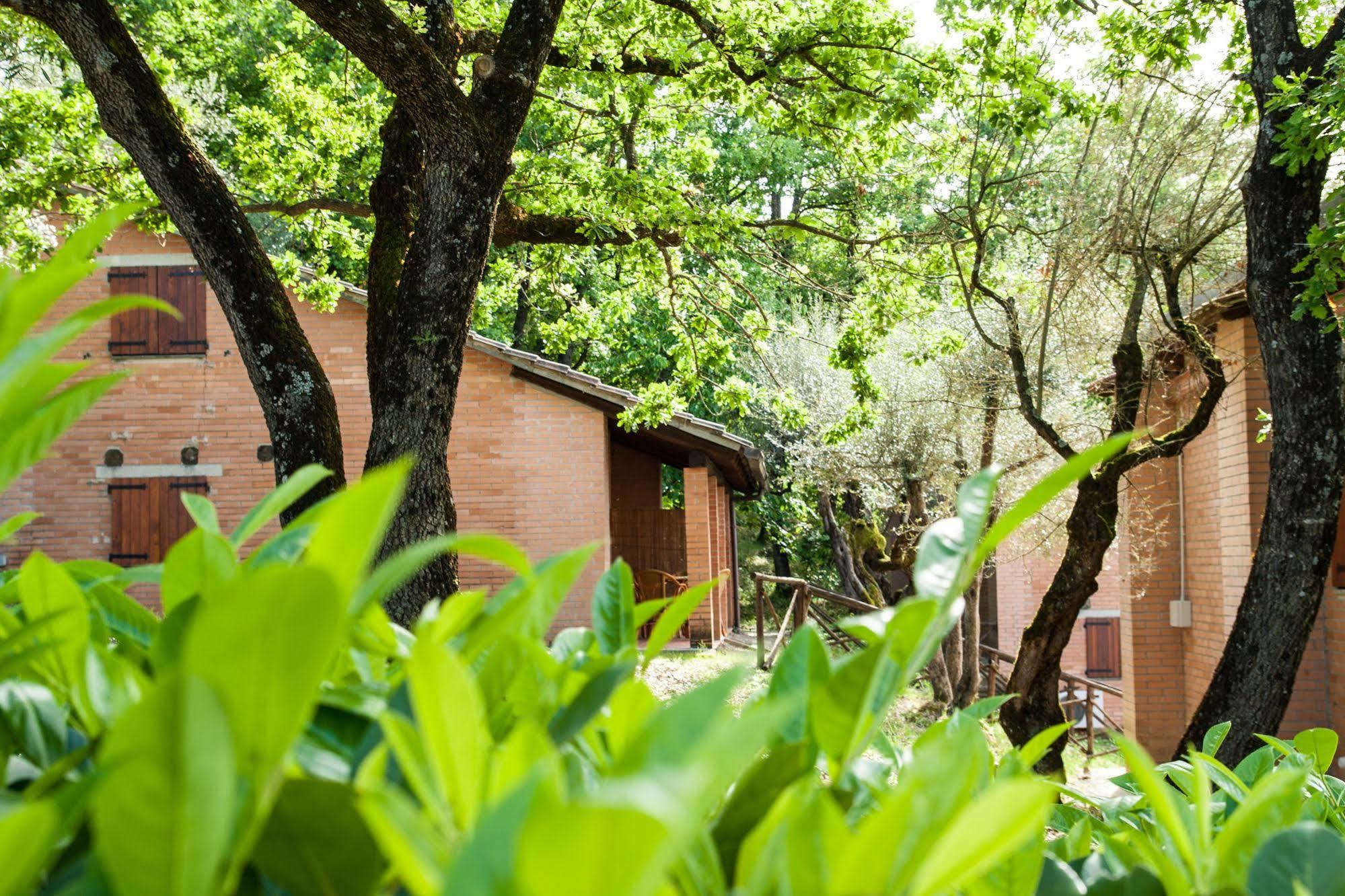 Cerquestra Camping Village Monte del Lago Exteriér fotografie
