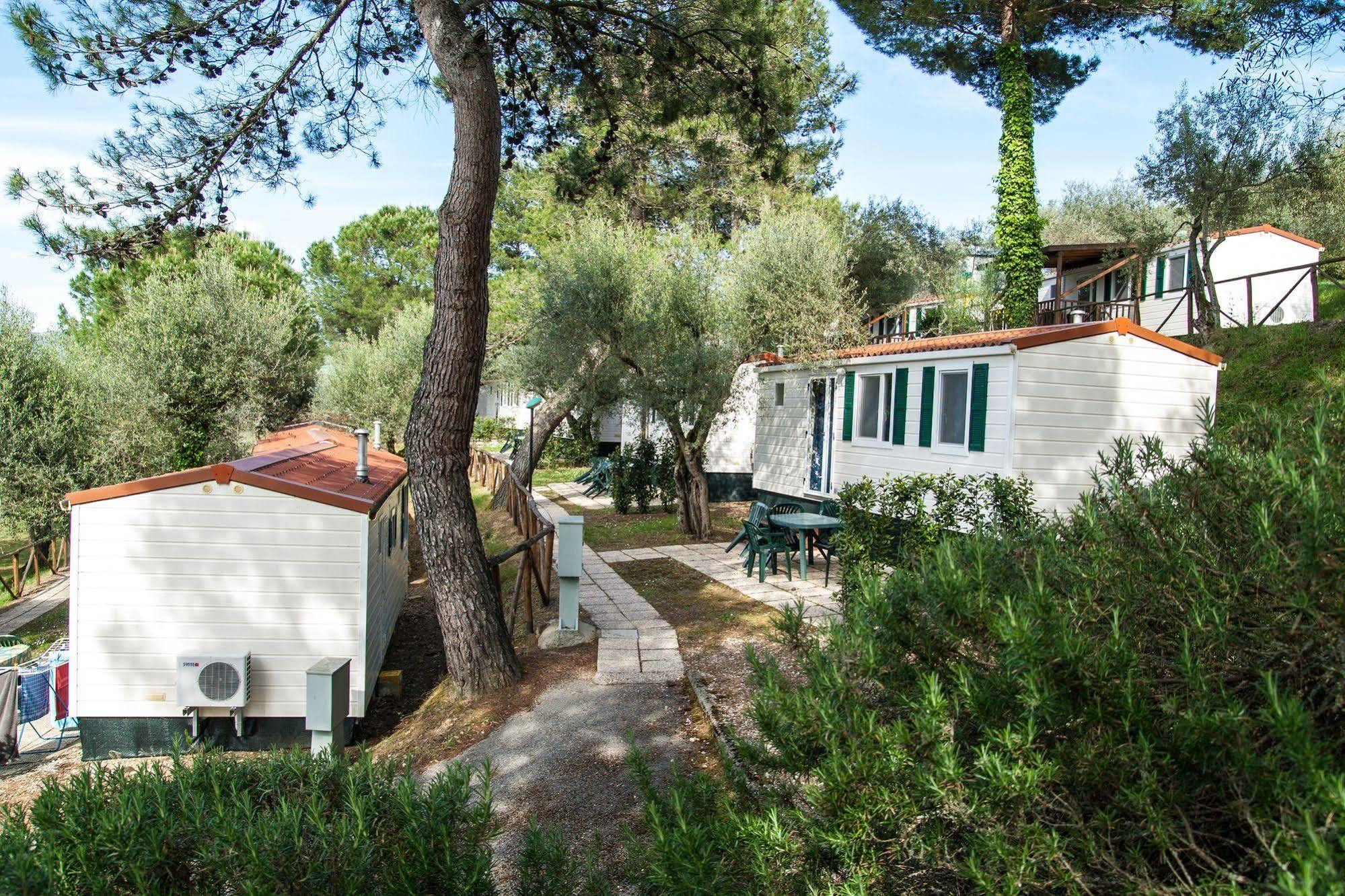 Cerquestra Camping Village Monte del Lago Exteriér fotografie