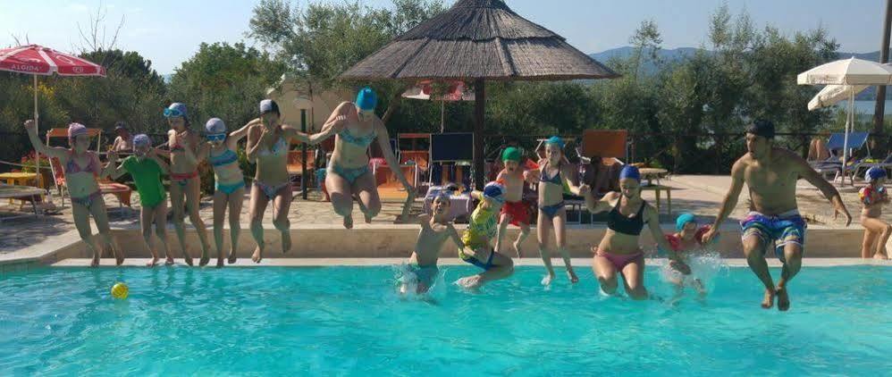 Cerquestra Camping Village Monte del Lago Exteriér fotografie