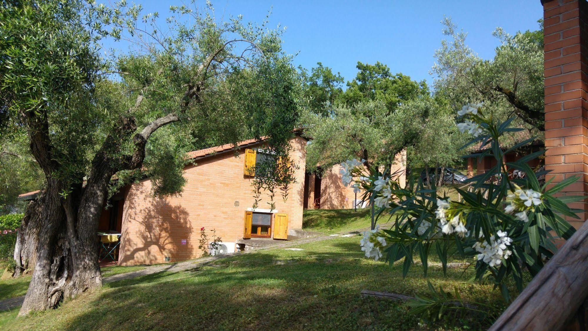 Cerquestra Camping Village Monte del Lago Exteriér fotografie