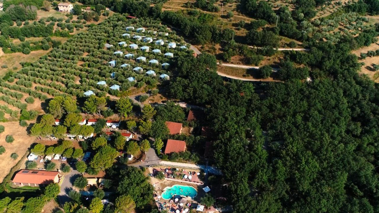 Cerquestra Camping Village Monte del Lago Exteriér fotografie